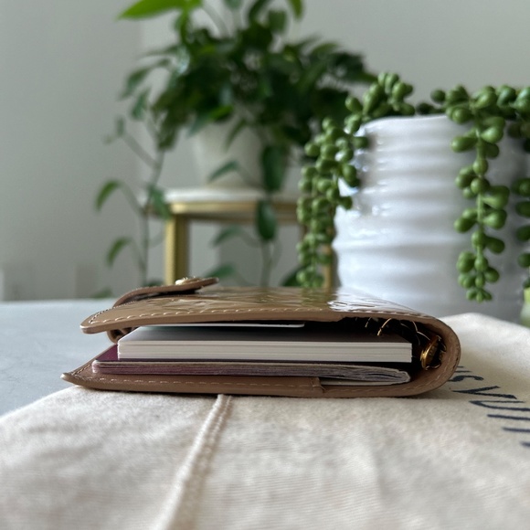 Authentic Louis Vuitton Passport Holder Monogram Vernis Agenda PM - Picture 7 of 11